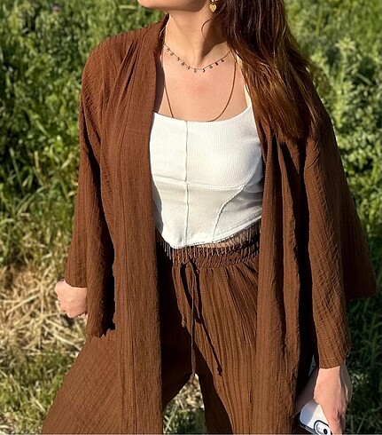 Az giyilmiştir