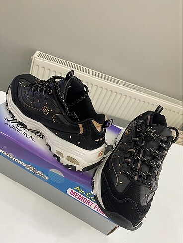 37.5 Beden Skechers D?Lites spor ayakkabı