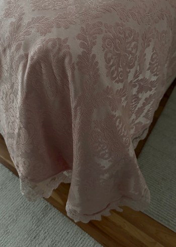 Pembe Nakışlı Çift Kişilik Yatak Örtüsü - Görsel 3