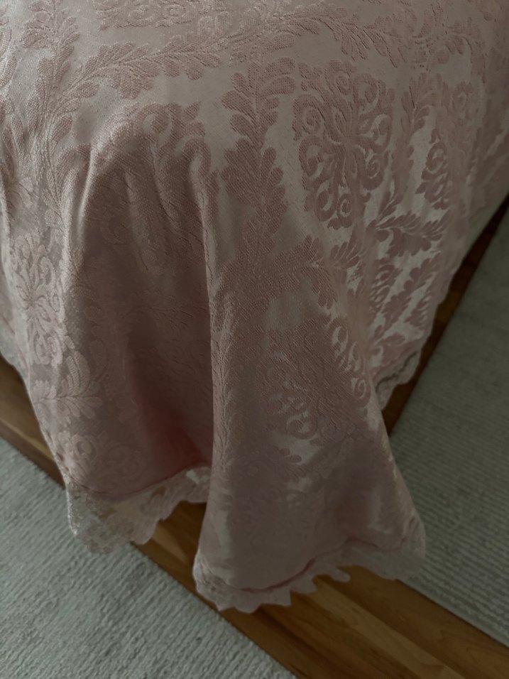 Pembe Nakışlı Çift Kişilik Yatak Örtüsü - Görsel 3