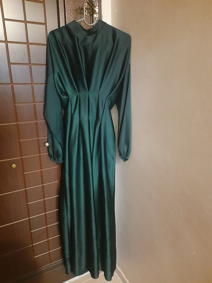 Uzun Yeşil Drapeli Saten Elbise - Görsel 2