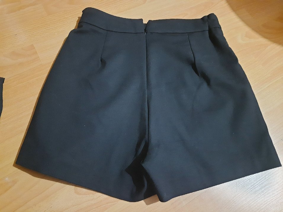 Düğmeli Siyah Midi şortlu Mini Etek - Görsel 3