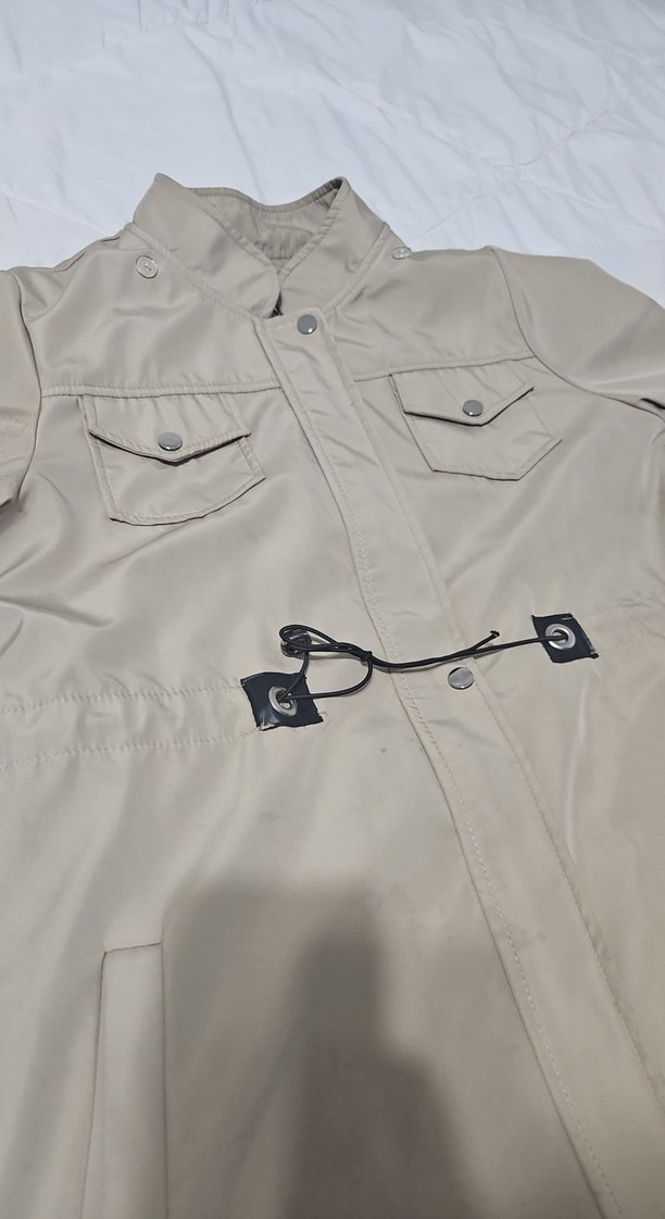 Düğmeli Bej Uzun Kadın Yağmurluk - Görsel 3