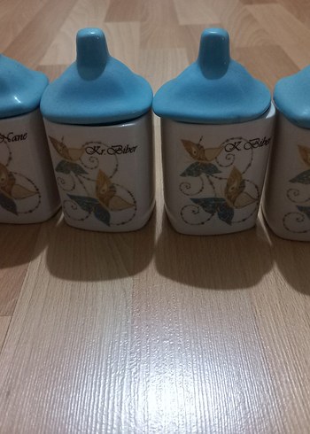 Beden Mavi Kapaklı Renkli Mutfak Baharat Kavanozları
