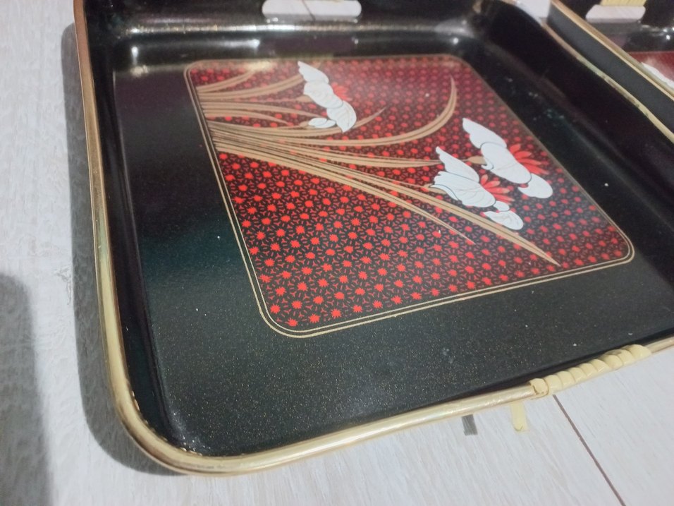 Kırmızı Çiçek Desenli Siyah Tepsi Seti - Görsel 2