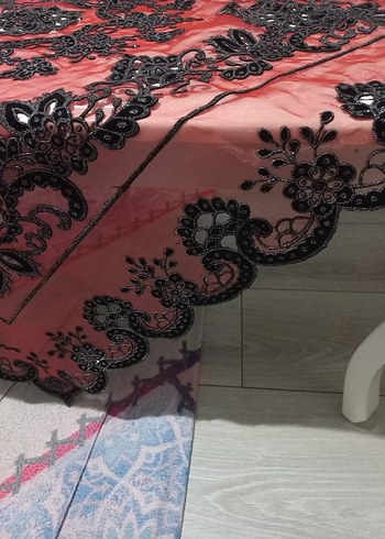 Bordo Nakışlı Masa Örtüsü - Görsel 2