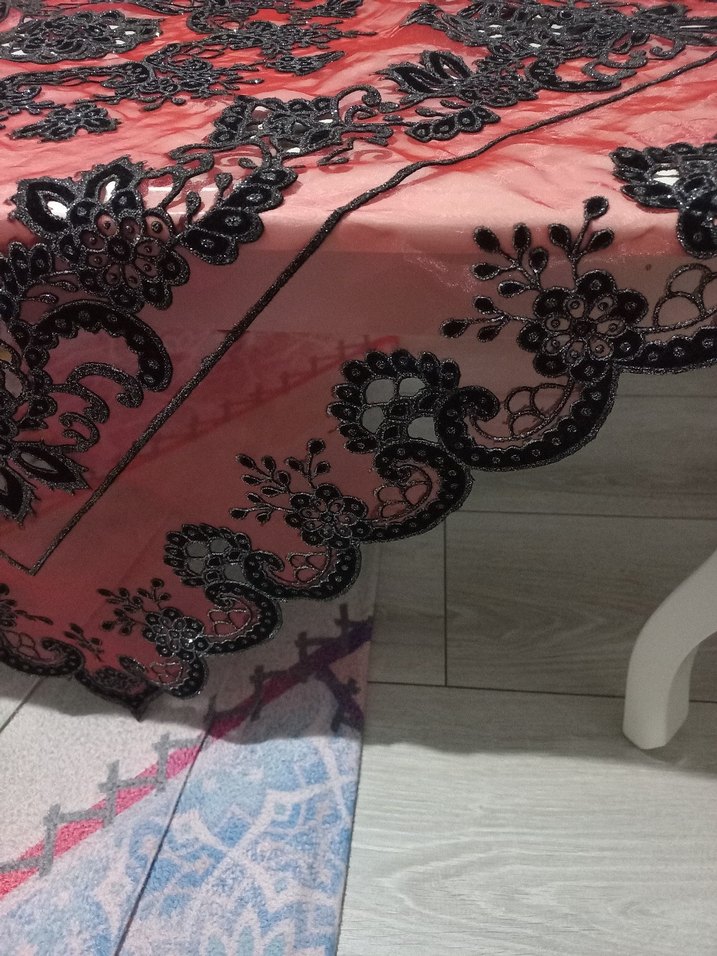 Bordo Nakışlı Masa Örtüsü - Görsel 2