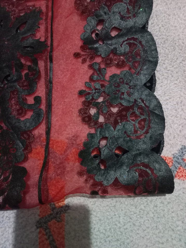 Bordo Nakışlı Masa Örtüsü - Görsel 4