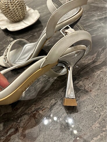 Topuklu ayakkabı - Görsel 4