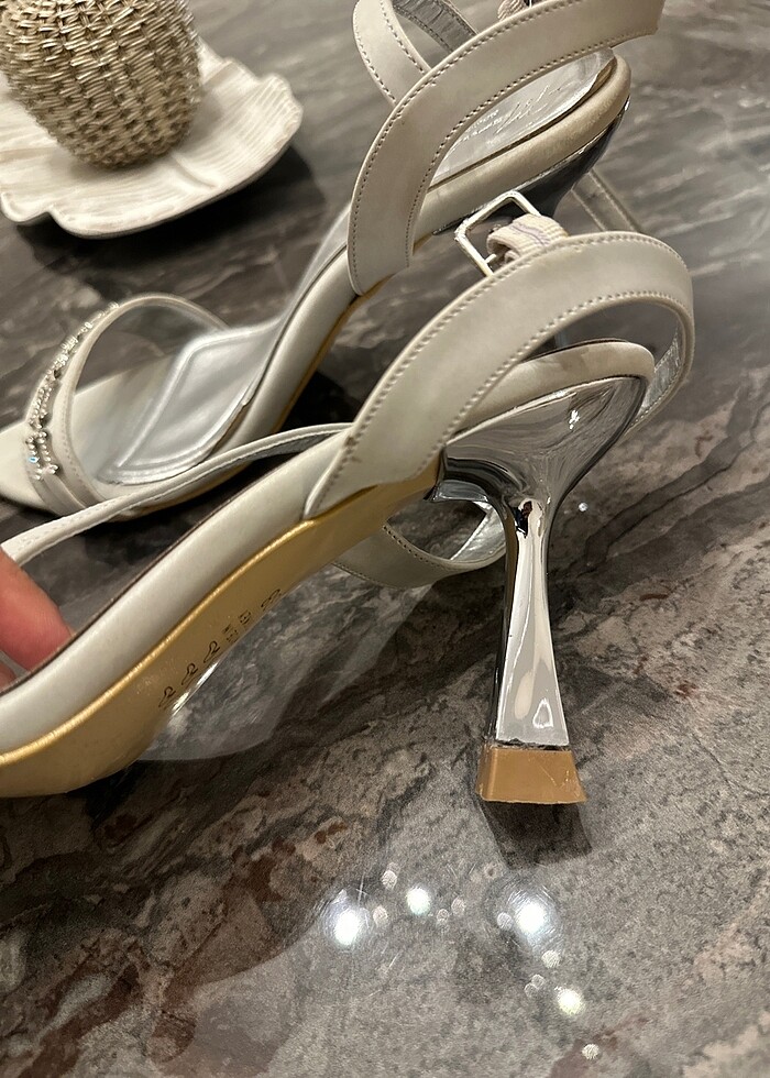 Topuklu ayakkabı - Görsel 4