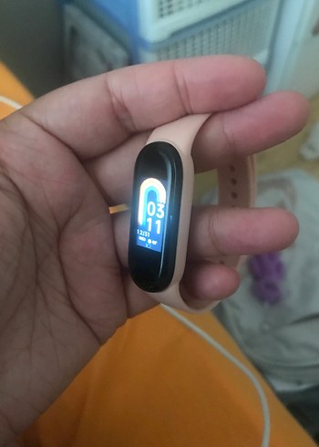 Diğer Bej Akıllı Bileklik, Karanlık Ekran