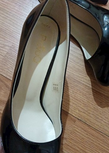 39 Beden Siyah Rugan Stiletto Tokalı Kadın Ayakkabı
