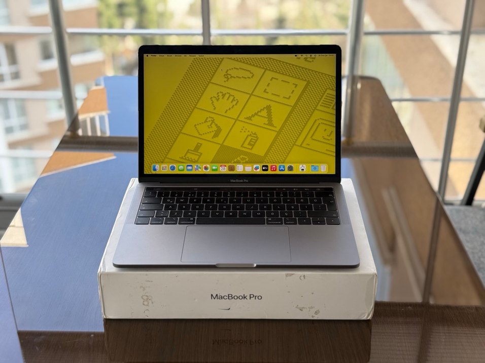 SIFIR GİBİ MACBOOK PRO 2018 TOUCHBAR - Görsel 2