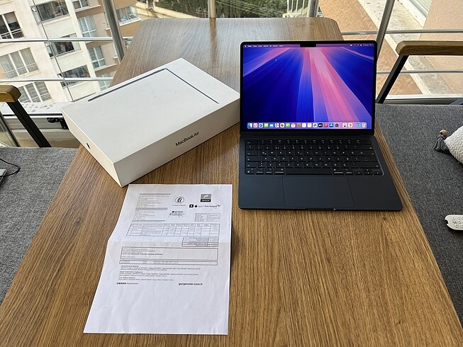 MACBOOK AIR M2 GECE YARISI