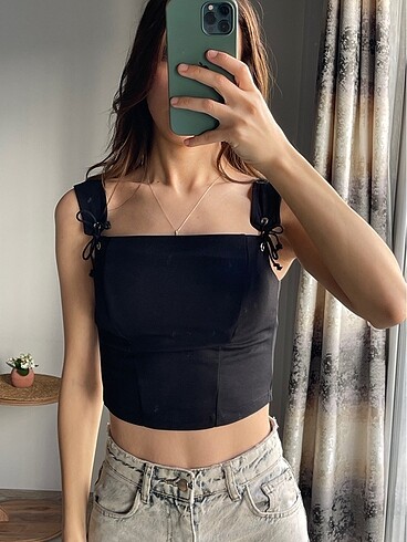 m Beden askılı crop bluz üst