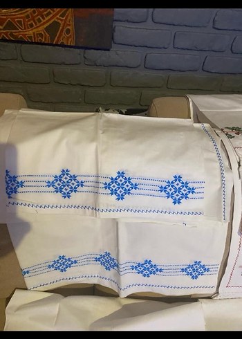Nakışlı Beyaz  yastıklar ve etek değişik amaçlarla da kullanılır - Görsel 4
