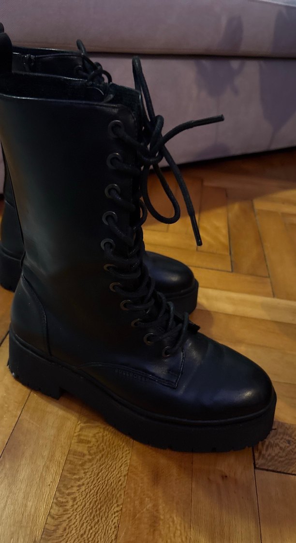 Siyah Deri Dantel Detaylı Gotik Kadın Botu - Görsel 2