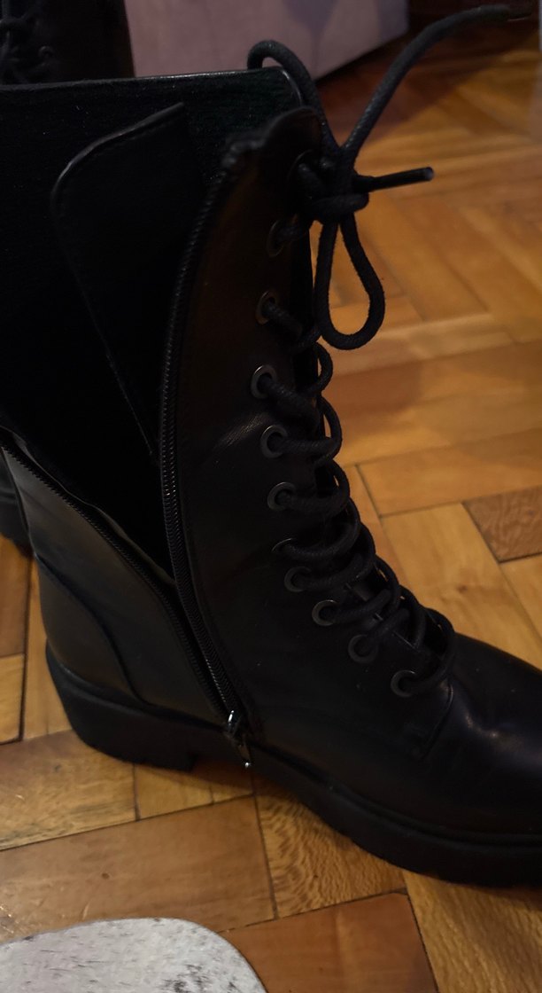 Siyah Deri Dantel Detaylı Gotik Kadın Botu - Görsel 5