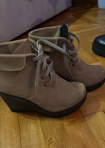 Bej Süet Dolgu Topuk Kadın Bot - Görsel 2