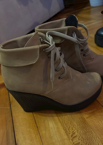 Bej Süet Dolgu Topuk Kadın Bot - Görsel 3