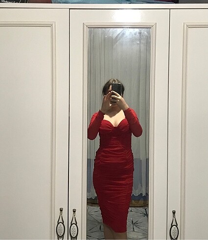 kırmızı tüllü elbise