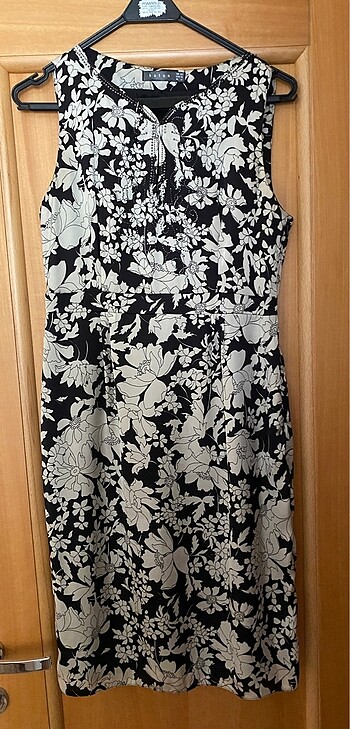 Siyah-Bej Çiçekli Elbise