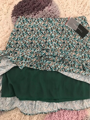 34 Beden Trendyolmilla volanlı çiçekli mini etek