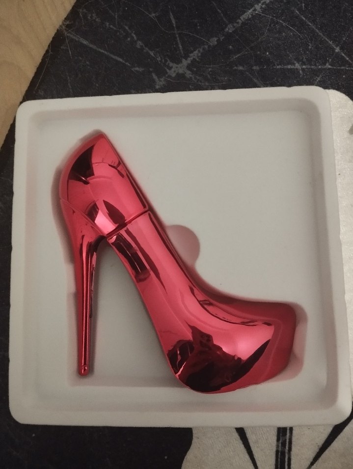 Jorge González Glamour & Heels Kadın Parfümü 50 ml - Görsel 2