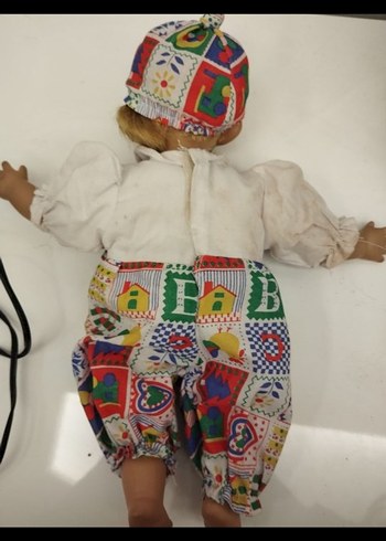 Renkli Desenli Kıyafetli Porselen Bebek - Görsel 2