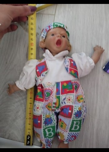 Renkli Desenli Kıyafetli Porselen Bebek - Görsel 3