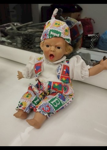 Renkli Desenli Kıyafetli Porselen Bebek - Görsel 5