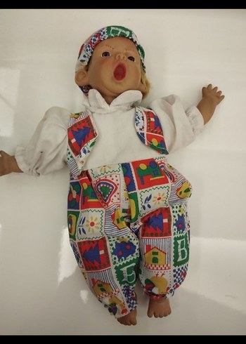 Renkli Desenli Kıyafetli Porselen Bebek - Görsel 4