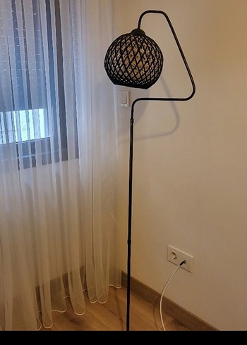Beden siyah Renk Koyu Bej Hasır Desenli Ayaklı Lamba
