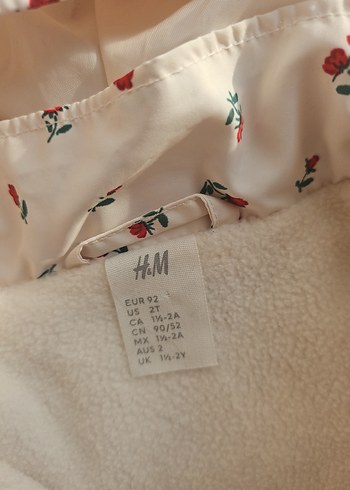 Kapüşonlu Beyaz Desenli Kız Yağmurluğu - Görsel 3