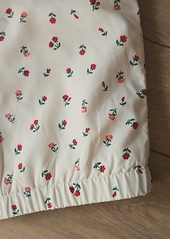 Kapüşonlu Beyaz Desenli Kız Yağmurluğu - Görsel 7