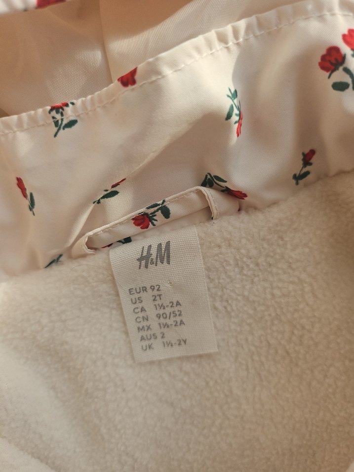 Kapüşonlu Beyaz Desenli Kız Yağmurluğu - Görsel 3