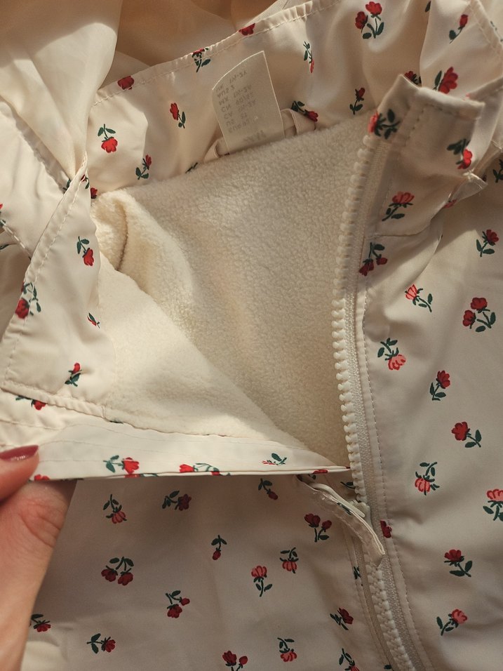 Kapüşonlu Beyaz Desenli Kız Yağmurluğu - Görsel 2