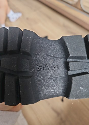 Kız Çocuk Simli Yılan Desenli Punk Bot - Görsel 3