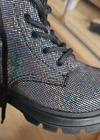 Kız Çocuk Simli Yılan Desenli Punk Bot - Görsel 4