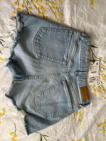 xs Beden Zara şort etiketli