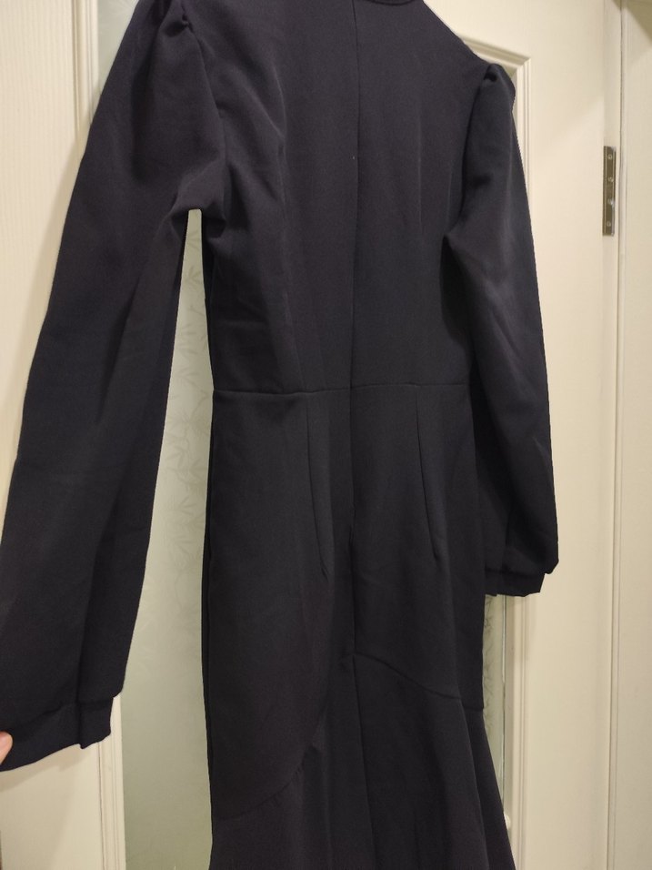 Siyah Midi Yüksek Yakalı Uzun Kollu Elbise - Görsel 2