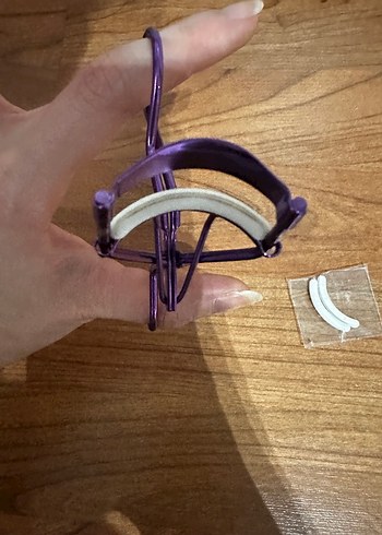 Koyu Mor Kirpik Kıvırıcı - Görsel 4