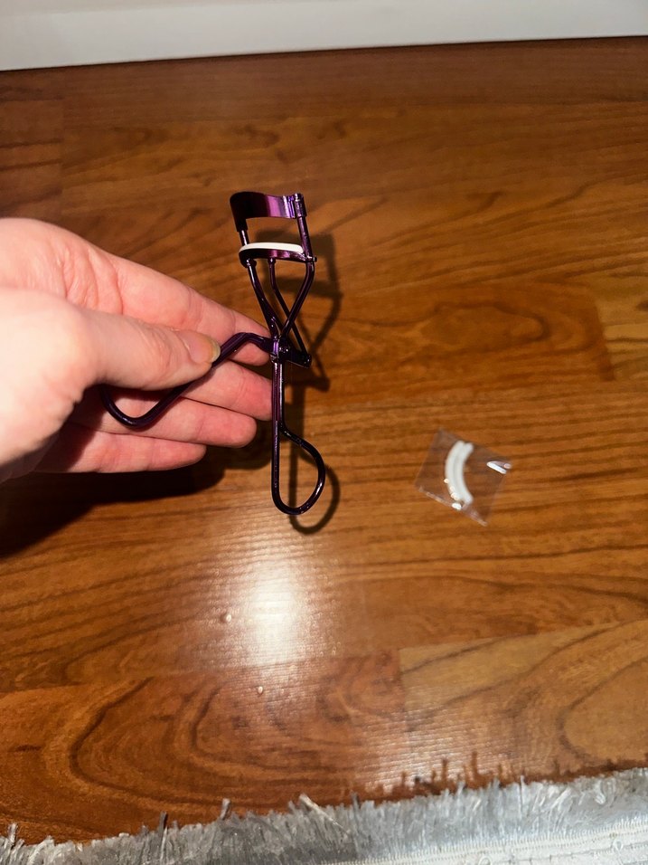 Koyu Mor Kirpik Kıvırıcı - Görsel 2