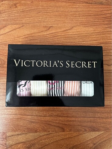 Victoria s secret renkli iç çamaşırı