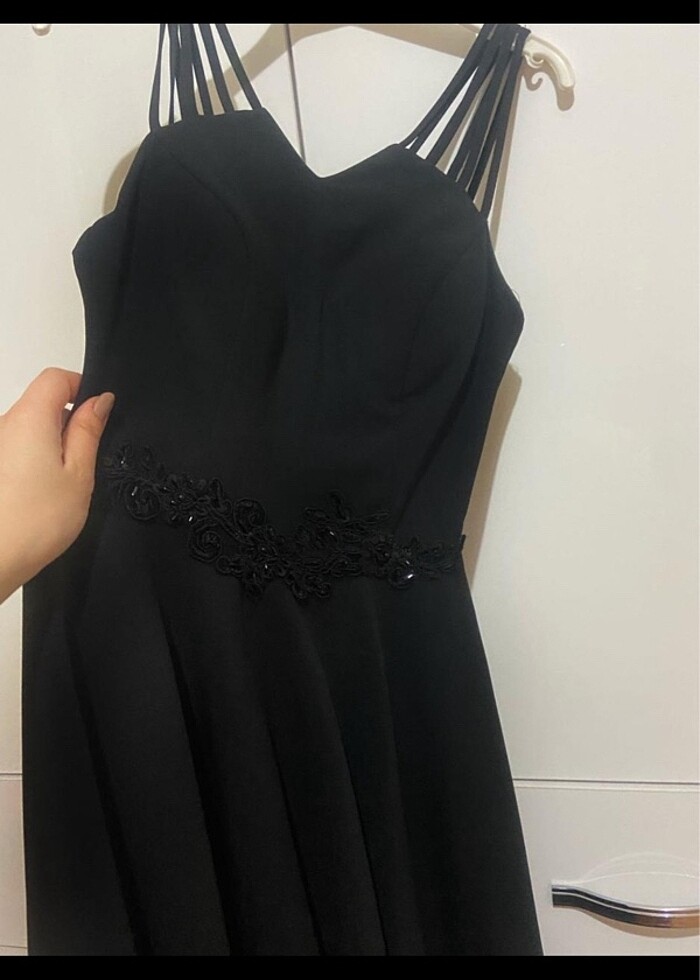 Kısa siyah elbise - Görsel 2