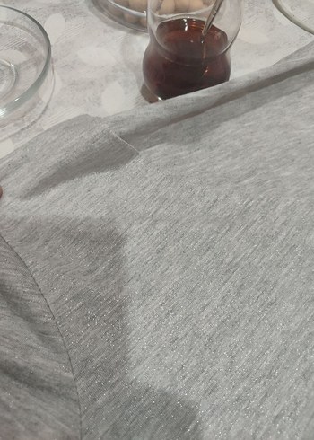 Gri V Yaka Kısa Kollu Kadın Tişört - Görsel 3