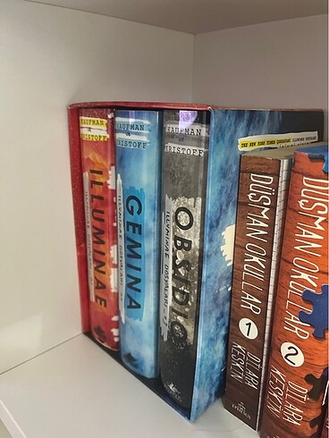  Illuminae dosyalari serisi Kaufman ve Kristoff