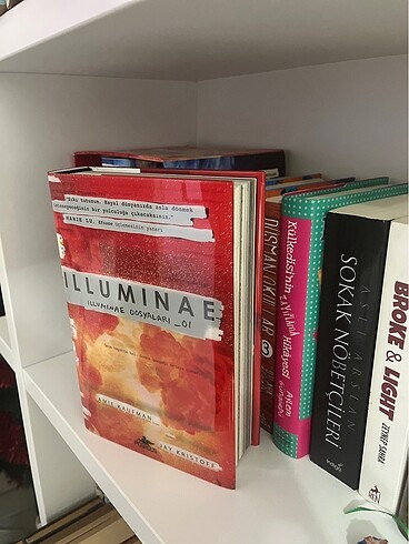  Beden Illuminae dosyalari serisi Kaufman ve Kristoff