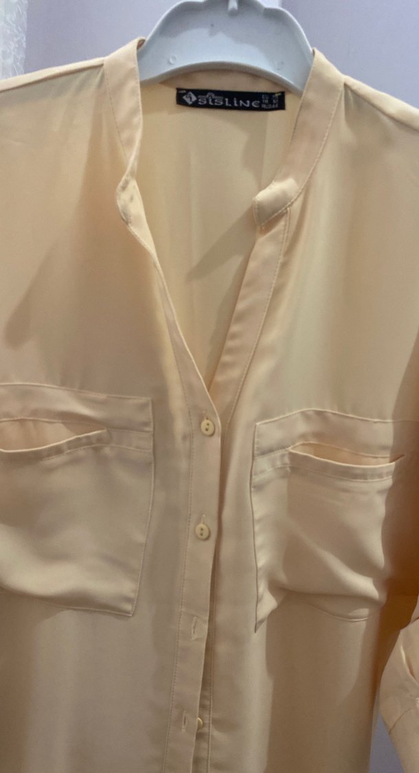 Bej Düğmeli V Yaka Kadın Gömlek - Görsel 2