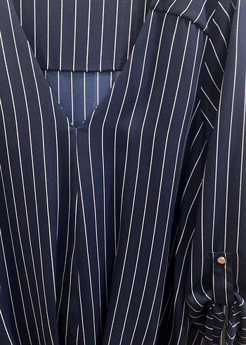 Mavi Çizgili V Yakalı Kadın Gömlek - Görsel 2